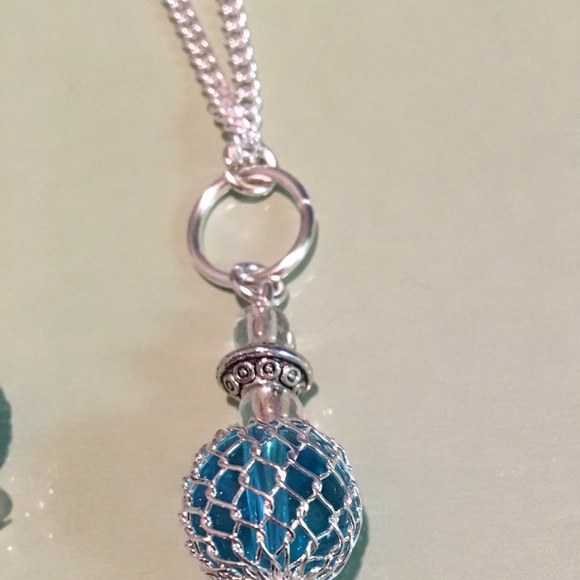 !SOLD!Blue handmade earrings, necklace & bracelet - Picture 4 of 5